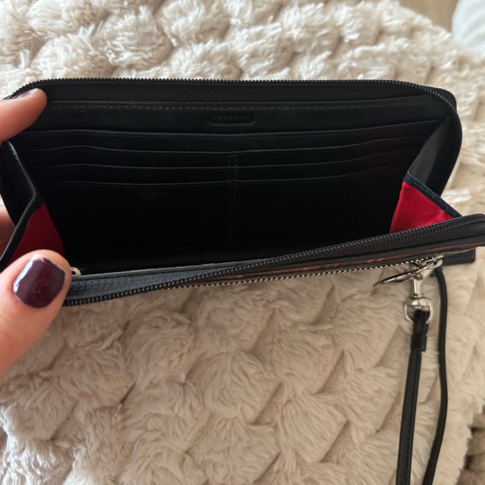 Coach Poppy Signature C Black Multi Tartan Accordion Zip Around Large Wristlet - Picture 5 of 11